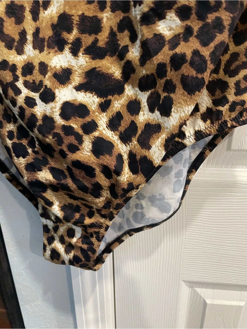 Leopard print one piece women’s bathing suit built in shelf Bra ruffle collar 14